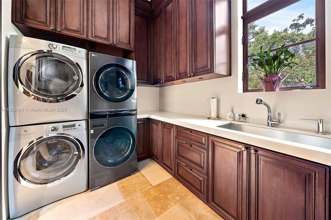 待售: $14,940,000 (7 贝兹, 6 浴室, 11493 平方英尺)