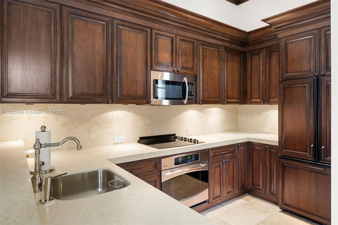 待售: $14,940,000 (7 贝兹, 6 浴室, 11493 平方英尺)