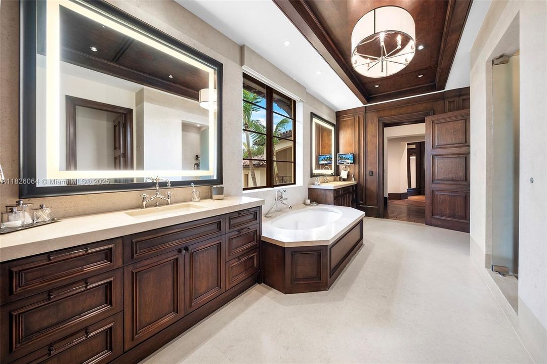 待售: $14,940,000 (7 贝兹, 6 浴室, 11493 平方英尺)