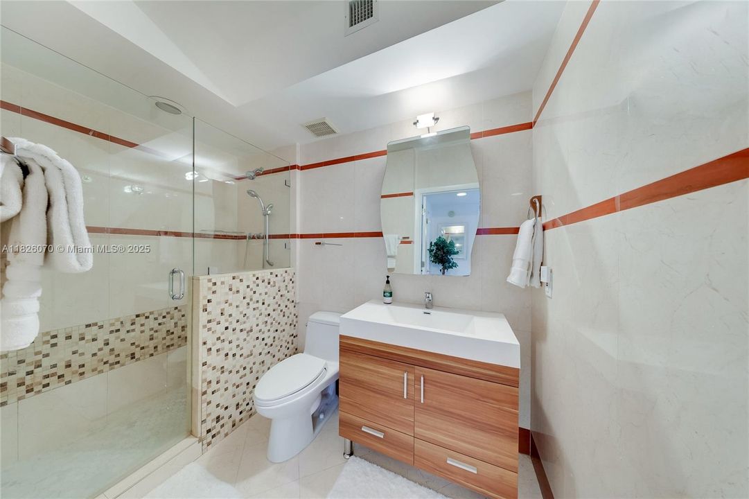 Под контрактом: $620,000 (1 спален, 1 ванн, 686 Квадратных фут)