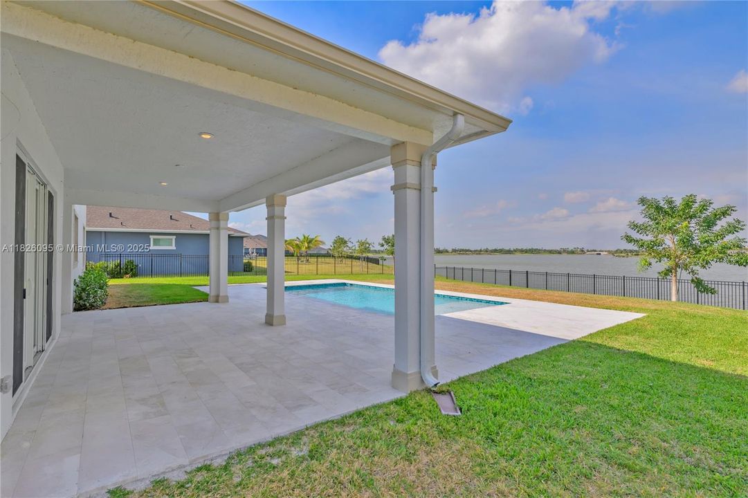 Под контрактом: $1,349,900 (5 спален, 4 ванн, 4012 Квадратных фут)