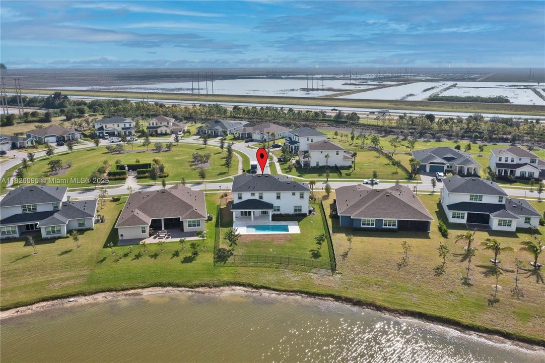 Под контрактом: $1,349,900 (5 спален, 4 ванн, 4012 Квадратных фут)