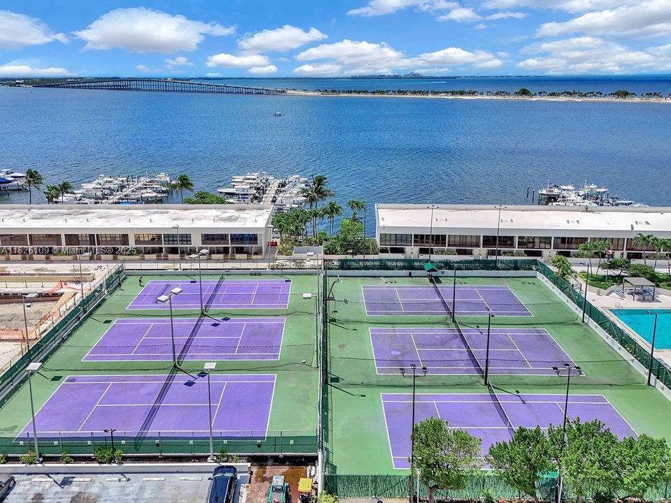 For Sale: $739,000 (2 beds, 2 baths, 1615 Square Feet)