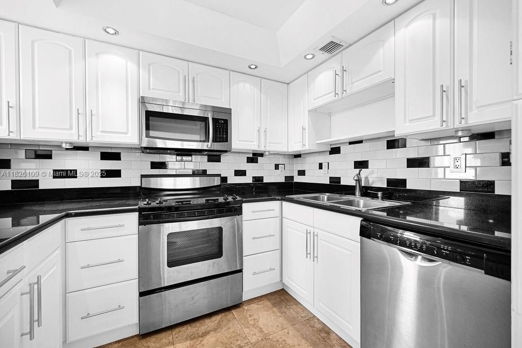 For Sale: $739,000 (2 beds, 2 baths, 1615 Square Feet)