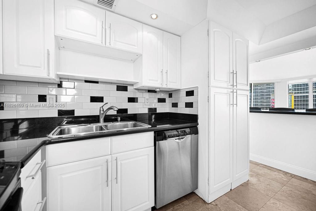 For Sale: $739,000 (2 beds, 2 baths, 1615 Square Feet)