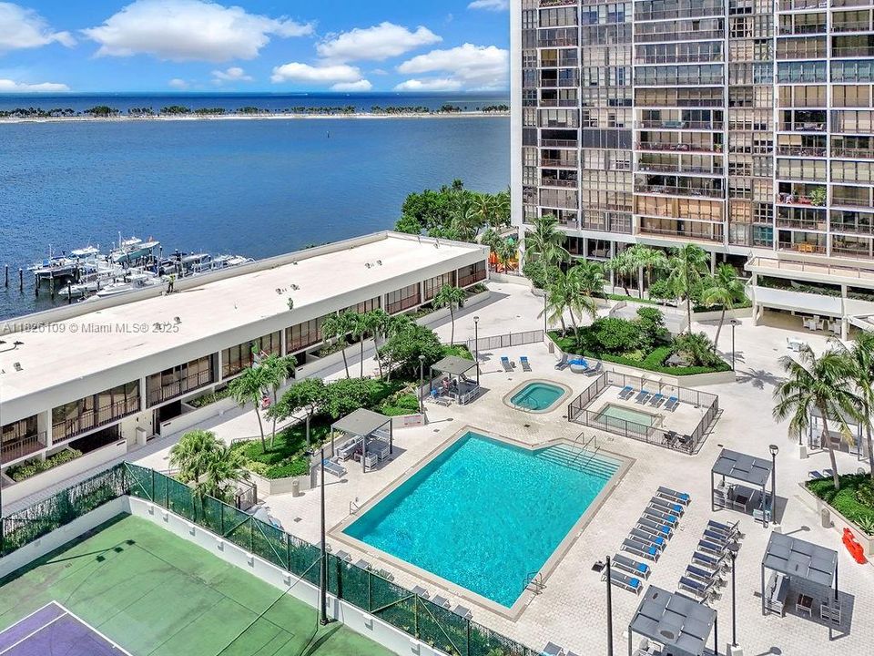 For Sale: $739,000 (2 beds, 2 baths, 1615 Square Feet)