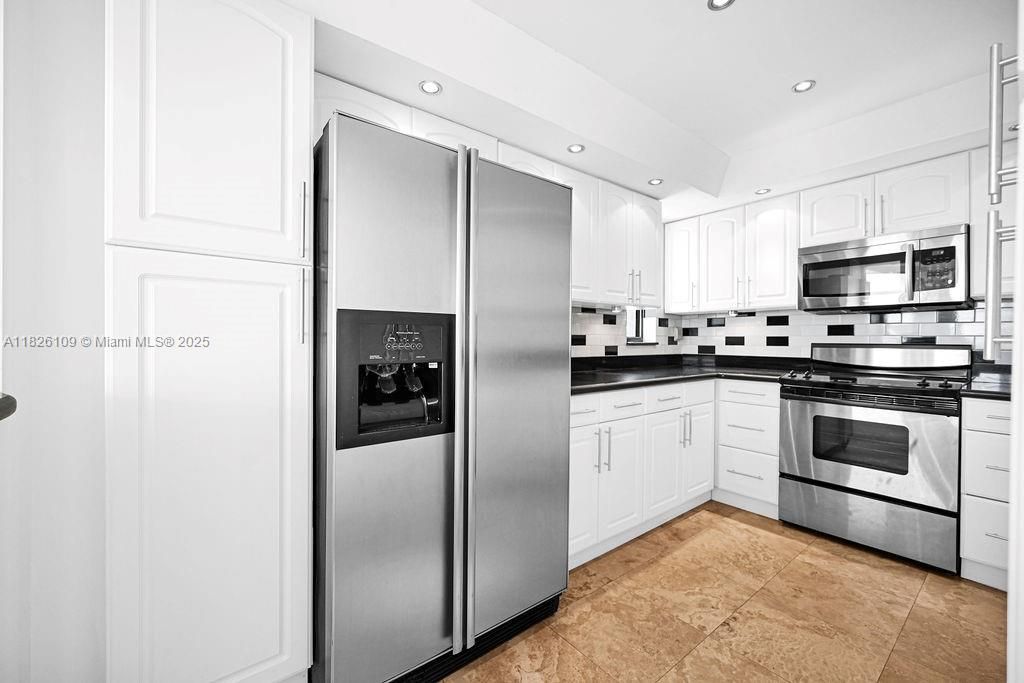 For Sale: $739,000 (2 beds, 2 baths, 1615 Square Feet)