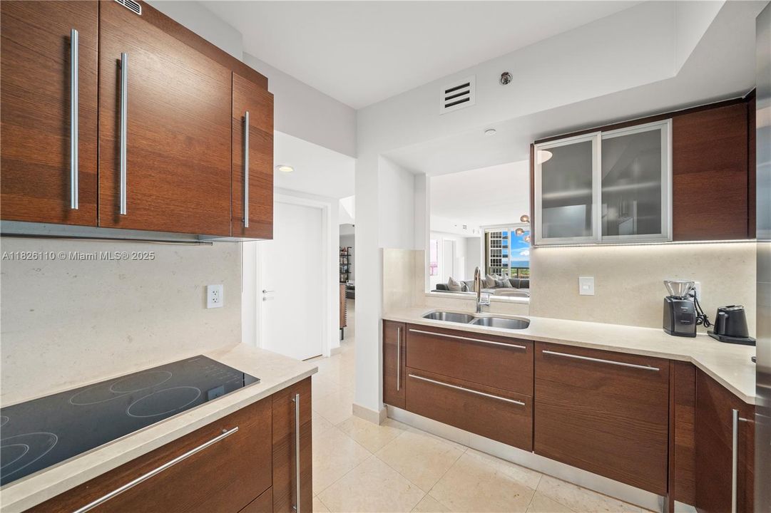 En Venta: $2,695,000 (2 camas, 2 baños, 1750 Pies cuadrados)