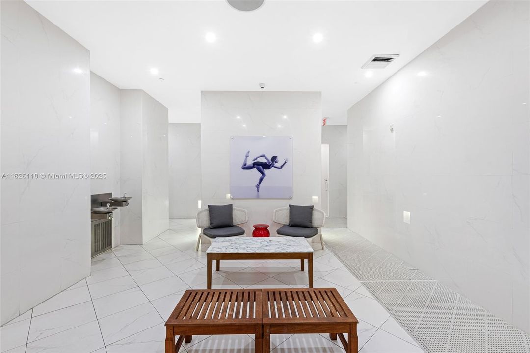 En Venta: $2,695,000 (2 camas, 2 baños, 1750 Pies cuadrados)