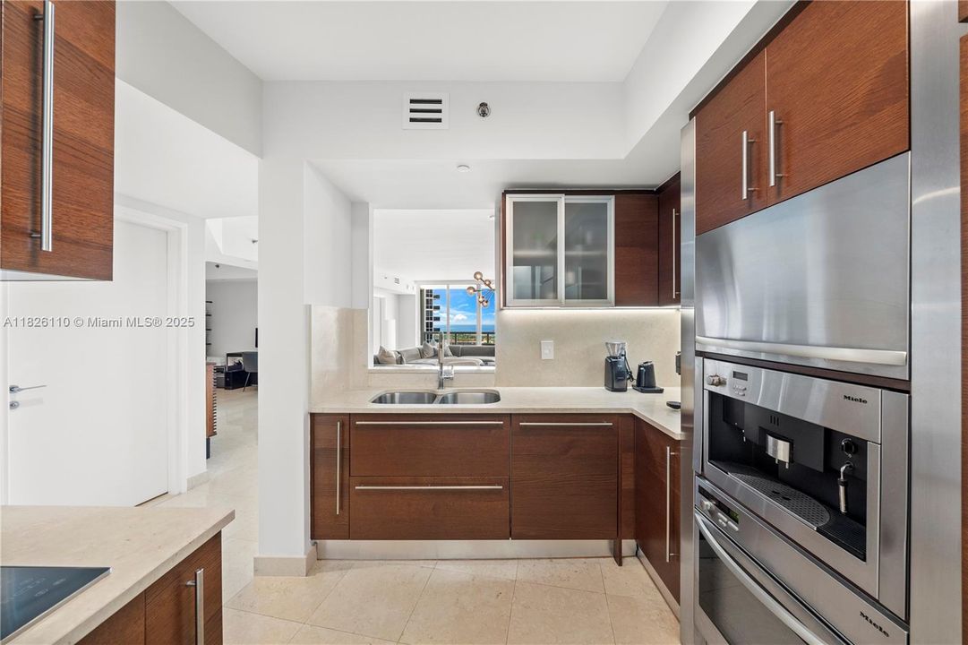 En Venta: $2,695,000 (2 camas, 2 baños, 1750 Pies cuadrados)