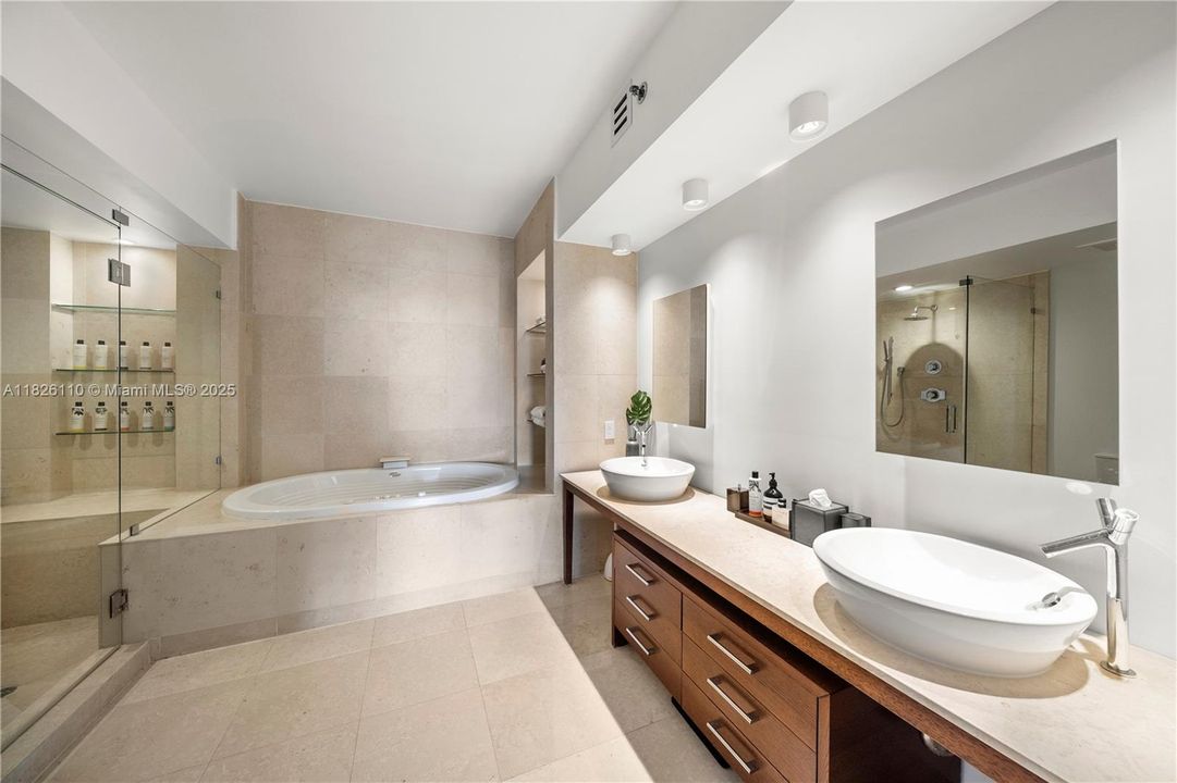 En Venta: $2,695,000 (2 camas, 2 baños, 1750 Pies cuadrados)