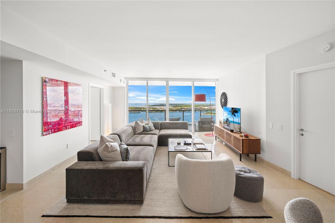 En Venta: $2,695,000 (2 camas, 2 baños, 1750 Pies cuadrados)