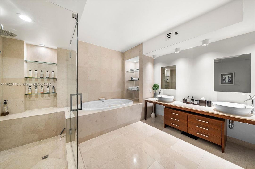 En Venta: $2,695,000 (2 camas, 2 baños, 1750 Pies cuadrados)