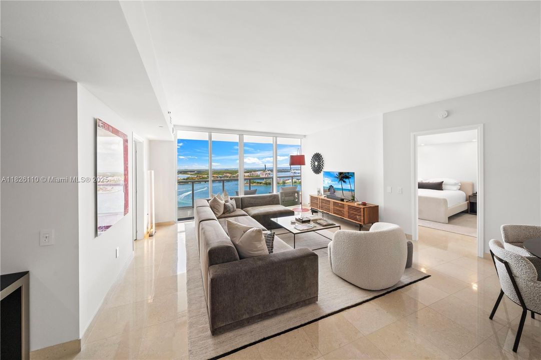 En Venta: $2,695,000 (2 camas, 2 baños, 1750 Pies cuadrados)