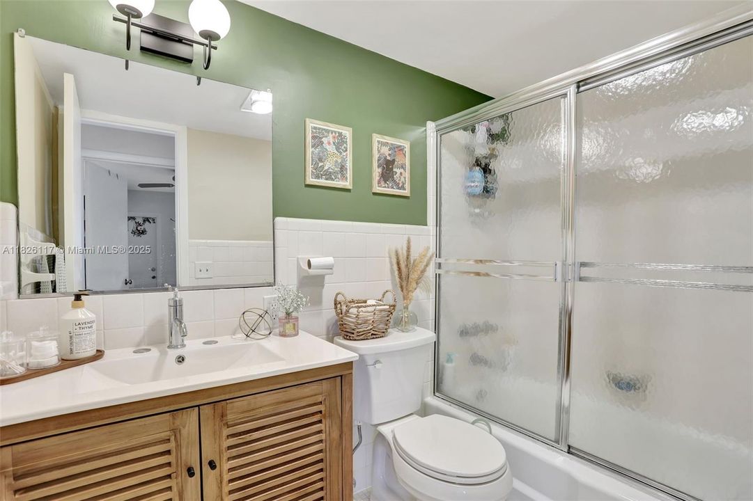 На продажу: $235,000 (2 спален, 2 ванн, 800 Квадратных фут)