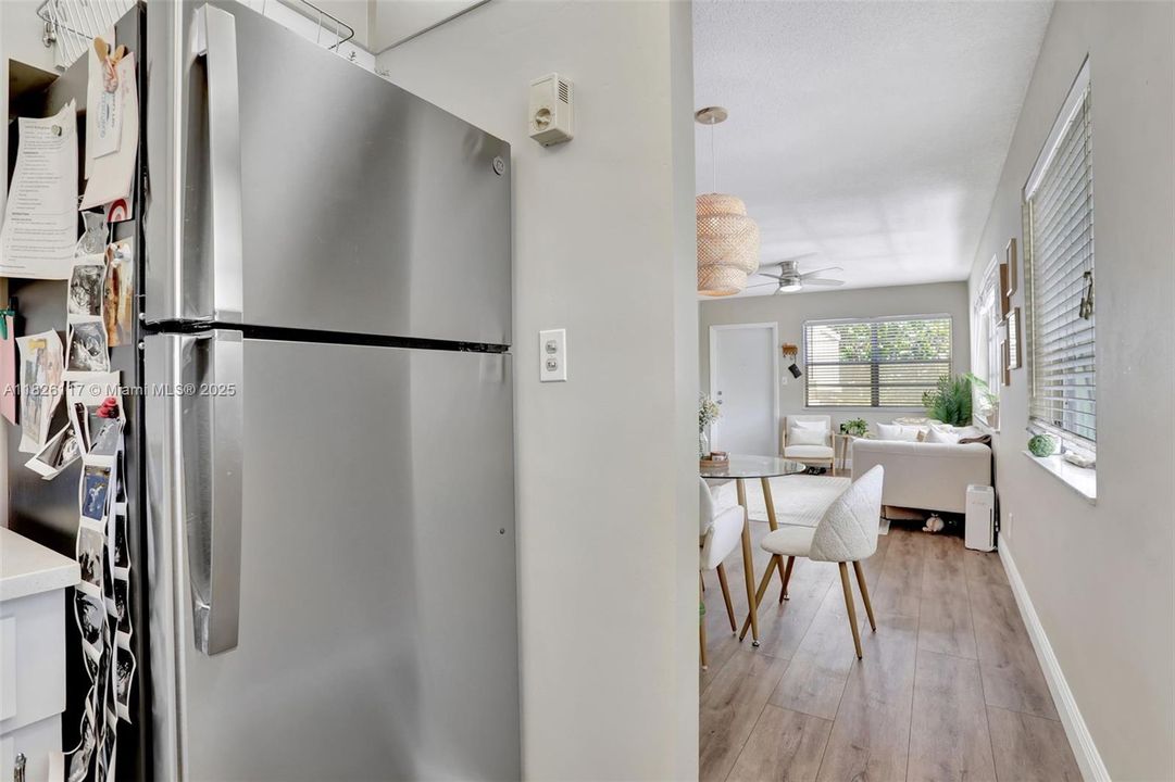 На продажу: $235,000 (2 спален, 2 ванн, 800 Квадратных фут)