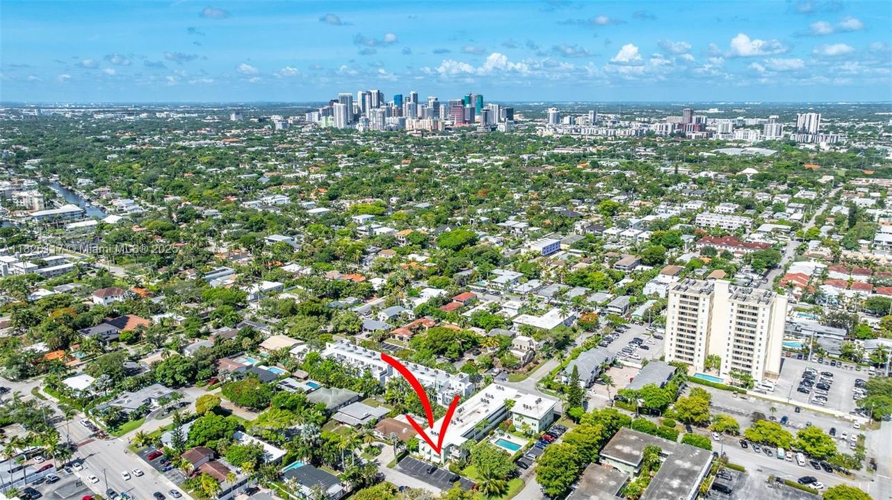 На продажу: $235,000 (2 спален, 2 ванн, 800 Квадратных фут)