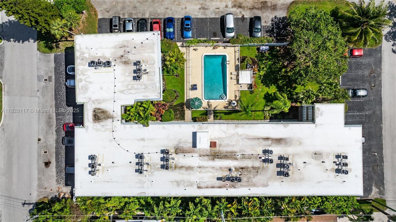 На продажу: $235,000 (2 спален, 2 ванн, 800 Квадратных фут)