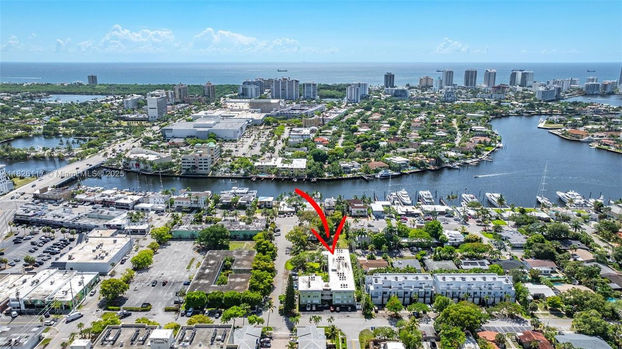 На продажу: $235,000 (2 спален, 2 ванн, 800 Квадратных фут)