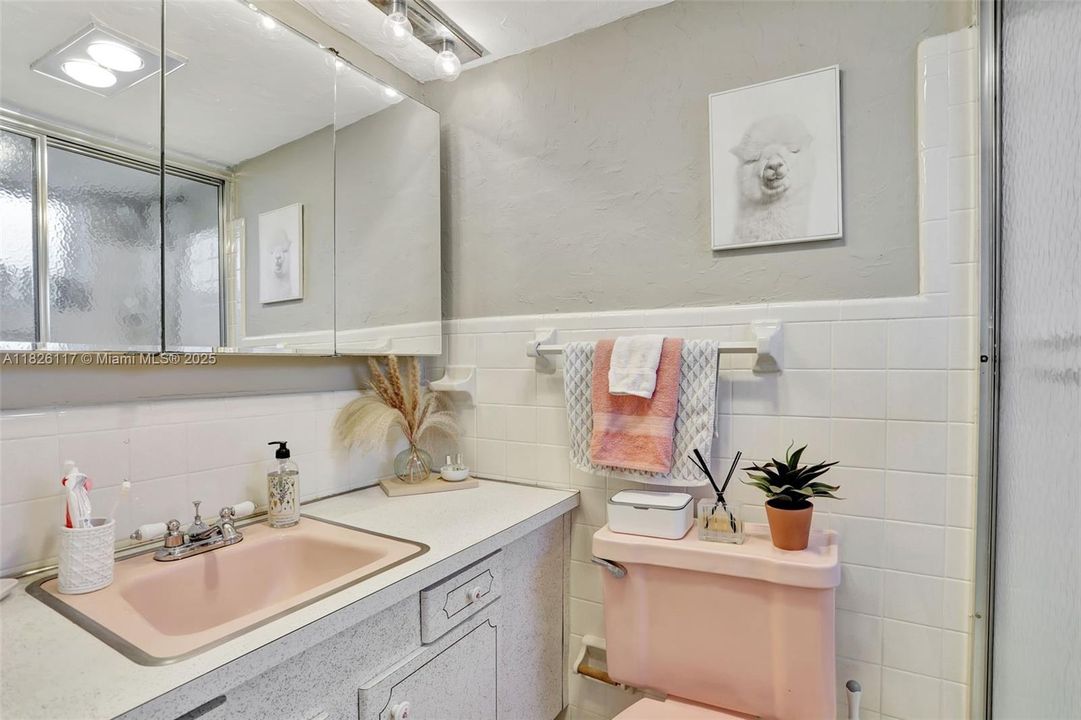 На продажу: $235,000 (2 спален, 2 ванн, 800 Квадратных фут)