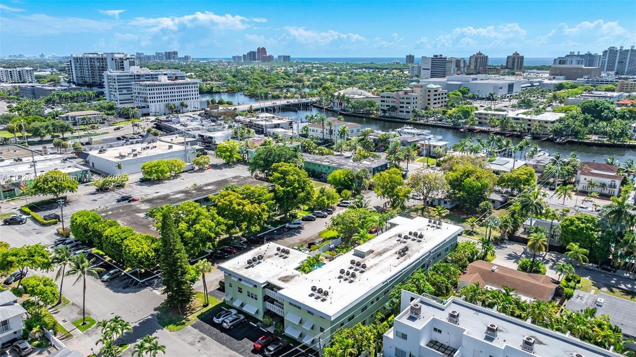 На продажу: $235,000 (2 спален, 2 ванн, 800 Квадратных фут)