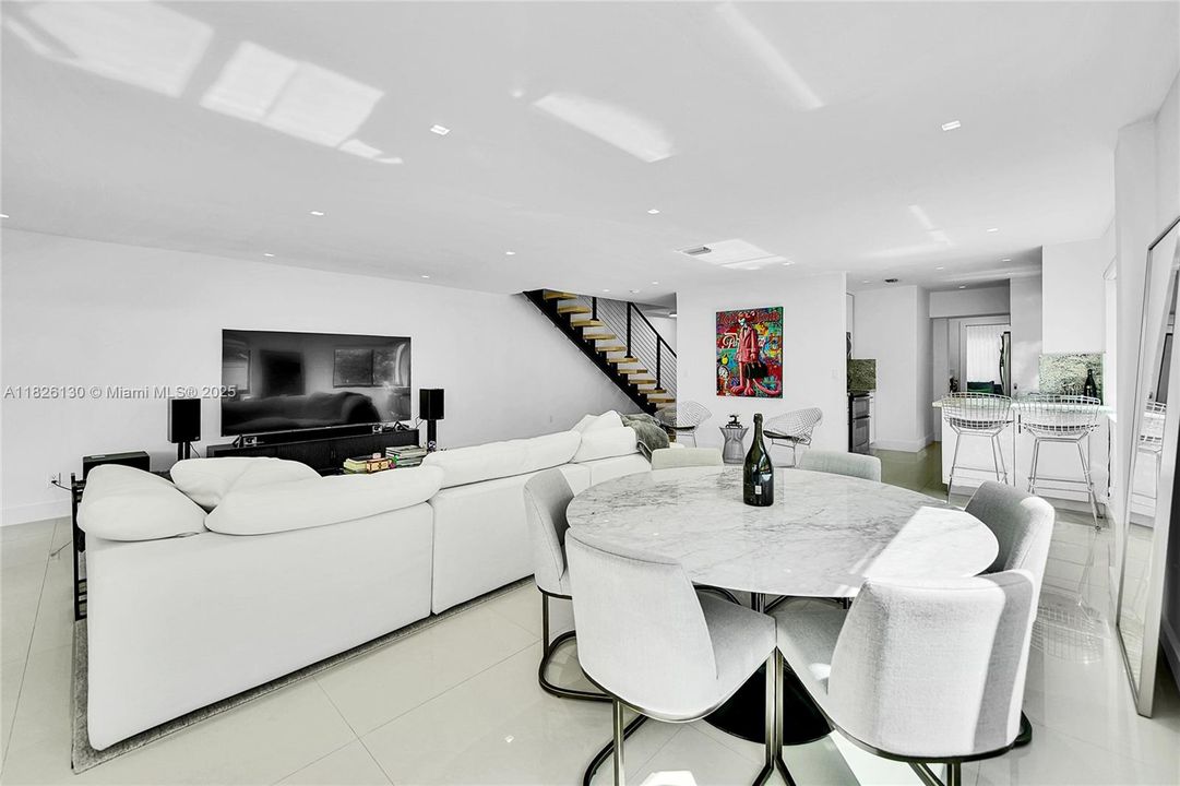 Recently Sold: $1,849,000 (3 beds, 3 baths, 1702 Square Feet)