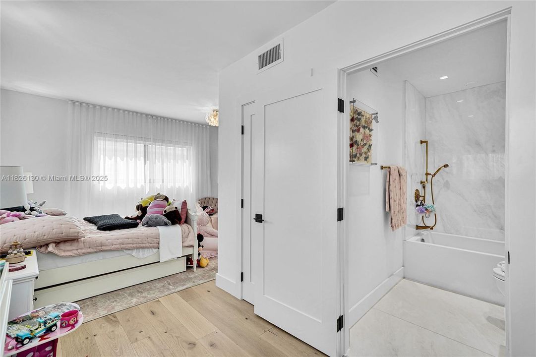 Recently Sold: $1,849,000 (3 beds, 3 baths, 1702 Square Feet)