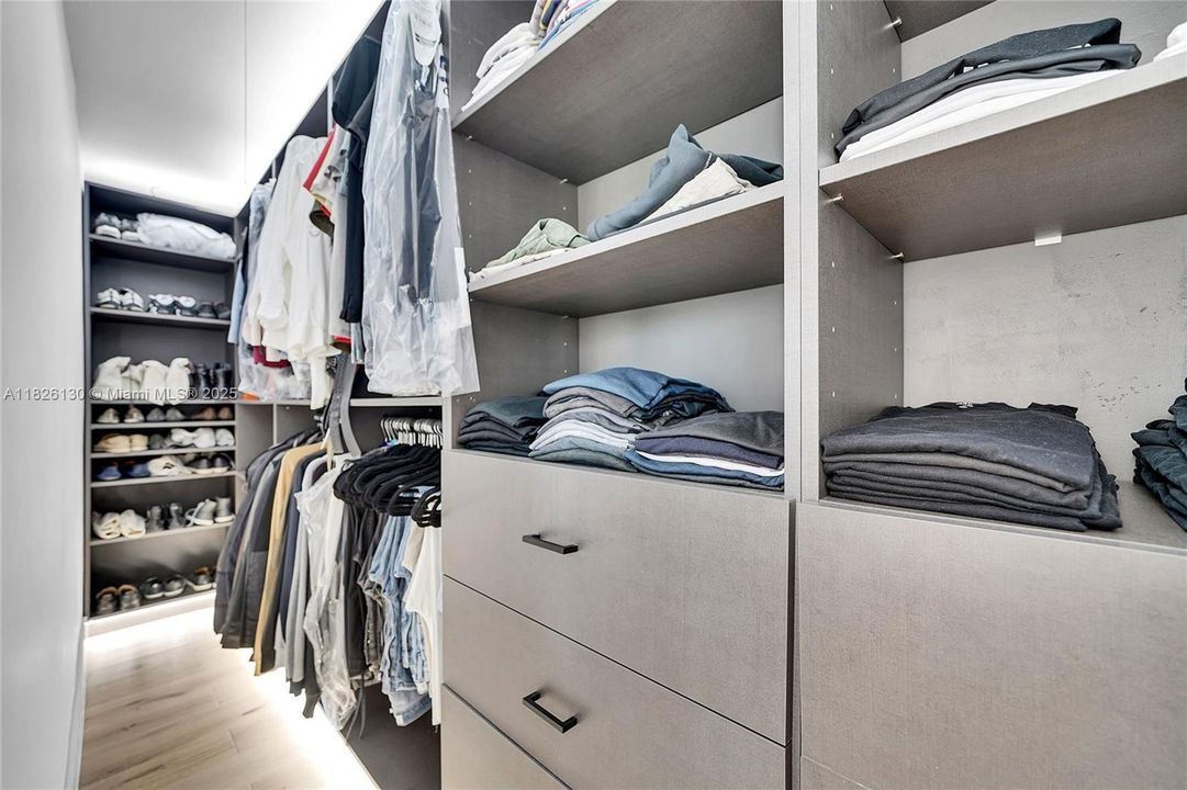 Recently Sold: $1,849,000 (3 beds, 3 baths, 1702 Square Feet)