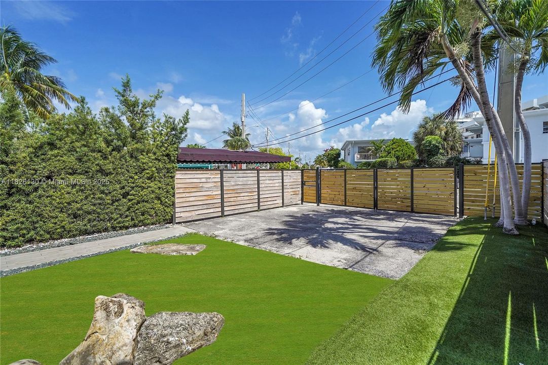 Recently Sold: $1,849,000 (3 beds, 3 baths, 1702 Square Feet)