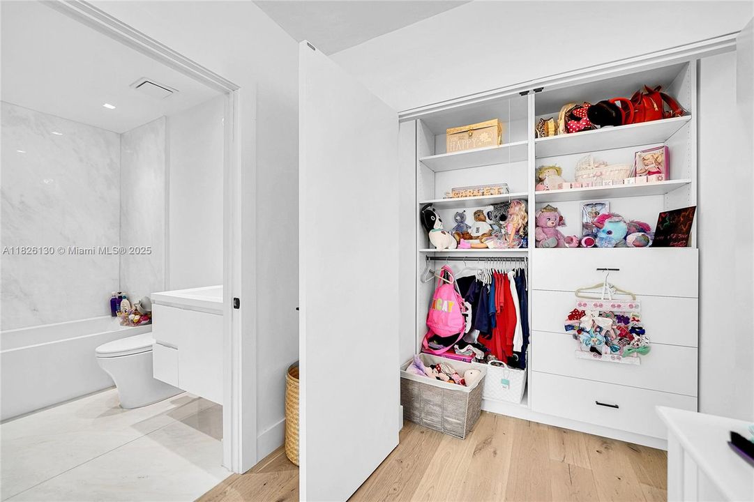 Recently Sold: $1,849,000 (3 beds, 3 baths, 1702 Square Feet)