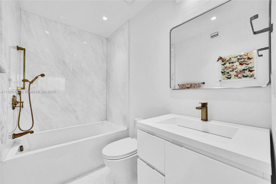 Recently Sold: $1,849,000 (3 beds, 3 baths, 1702 Square Feet)