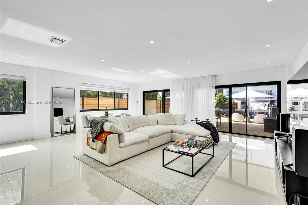 Recently Sold: $1,849,000 (3 beds, 3 baths, 1702 Square Feet)