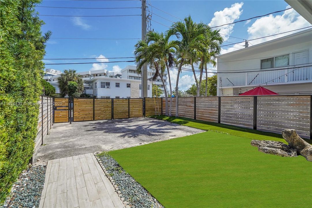 Recently Sold: $1,849,000 (3 beds, 3 baths, 1702 Square Feet)