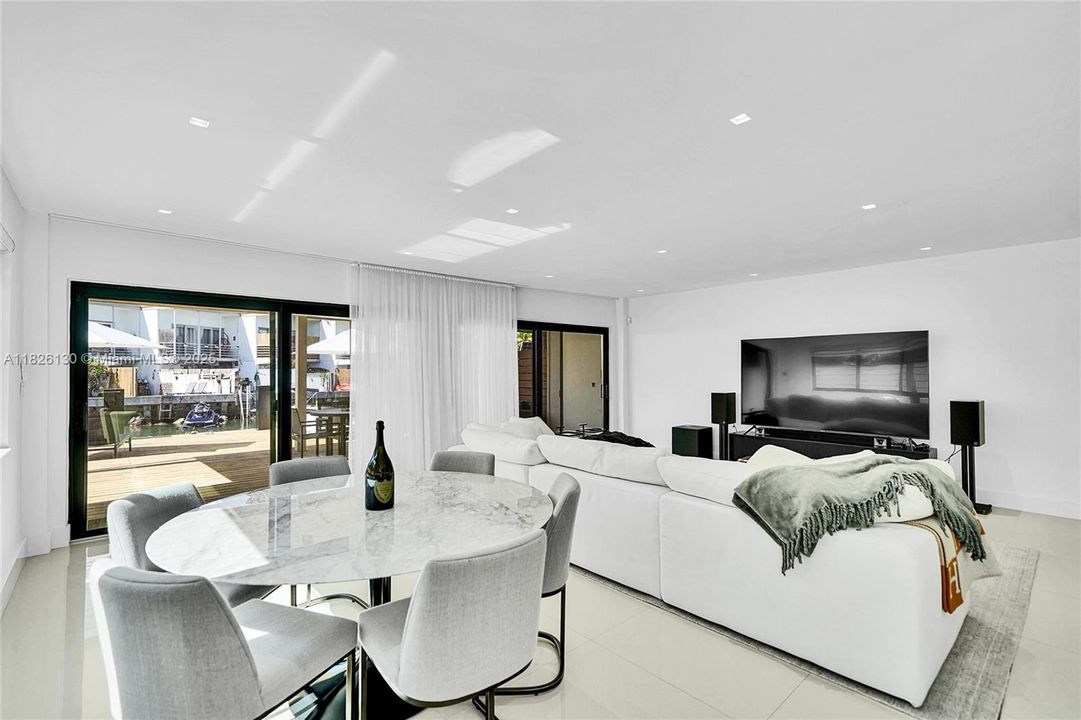 Recently Sold: $1,849,000 (3 beds, 3 baths, 1702 Square Feet)