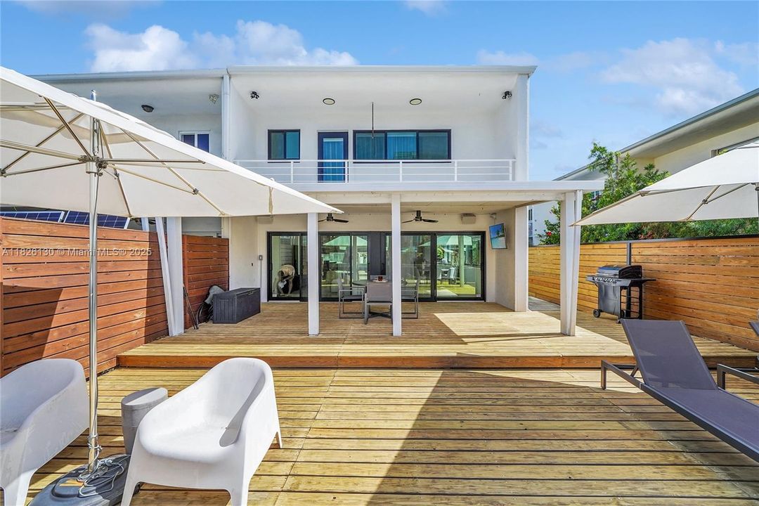 Recently Sold: $1,849,000 (3 beds, 3 baths, 1702 Square Feet)