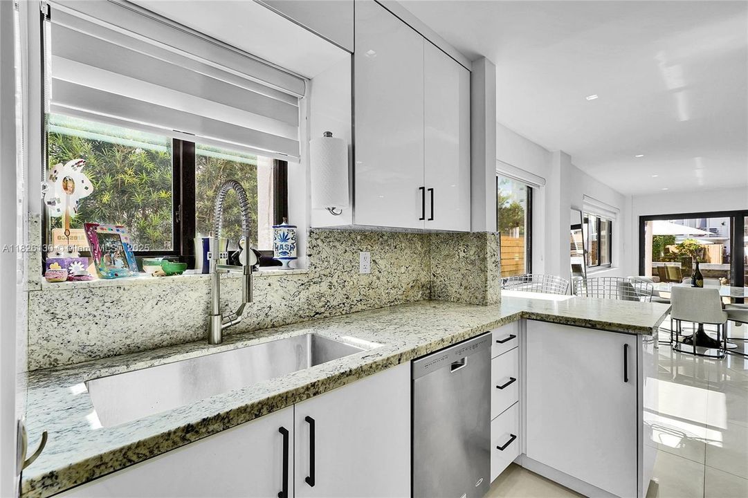 Recently Sold: $1,849,000 (3 beds, 3 baths, 1702 Square Feet)