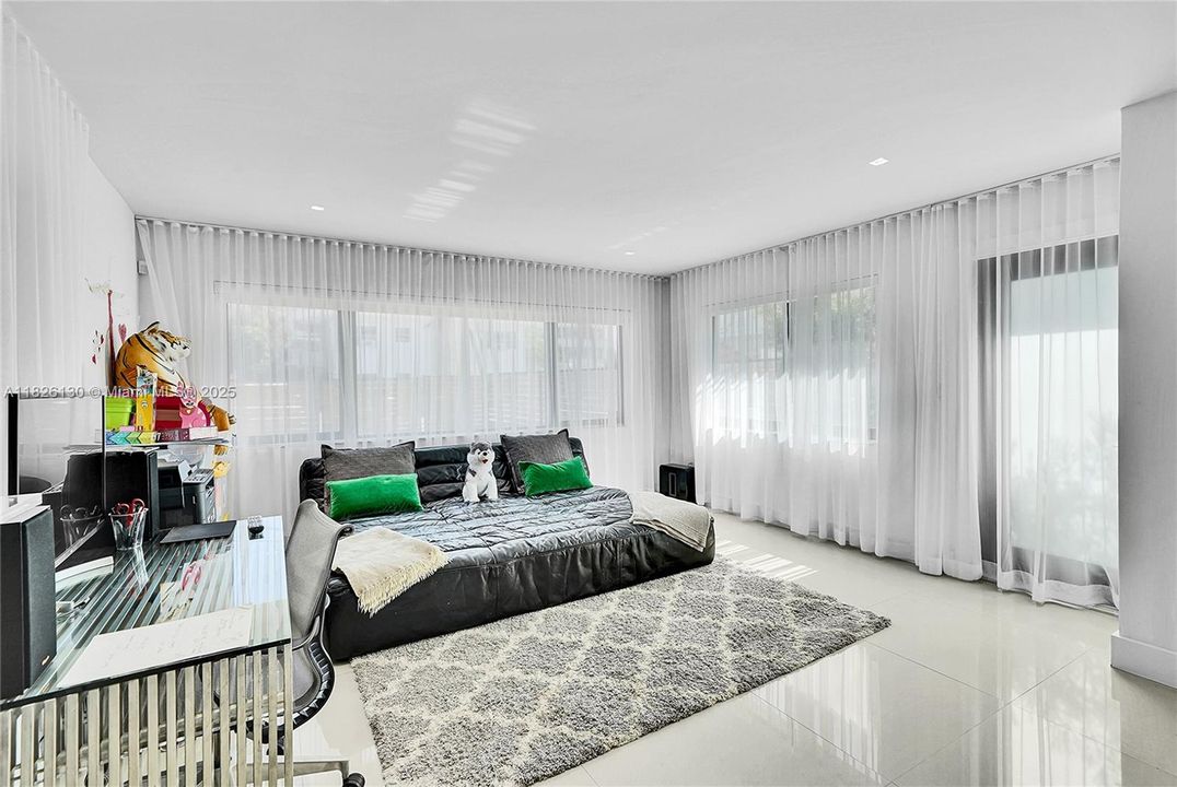 Recently Sold: $1,849,000 (3 beds, 3 baths, 1702 Square Feet)