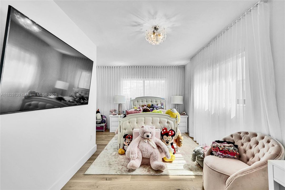 Recently Sold: $1,849,000 (3 beds, 3 baths, 1702 Square Feet)