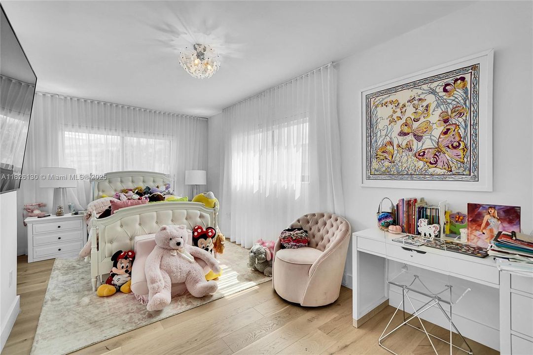 Recently Sold: $1,849,000 (3 beds, 3 baths, 1702 Square Feet)