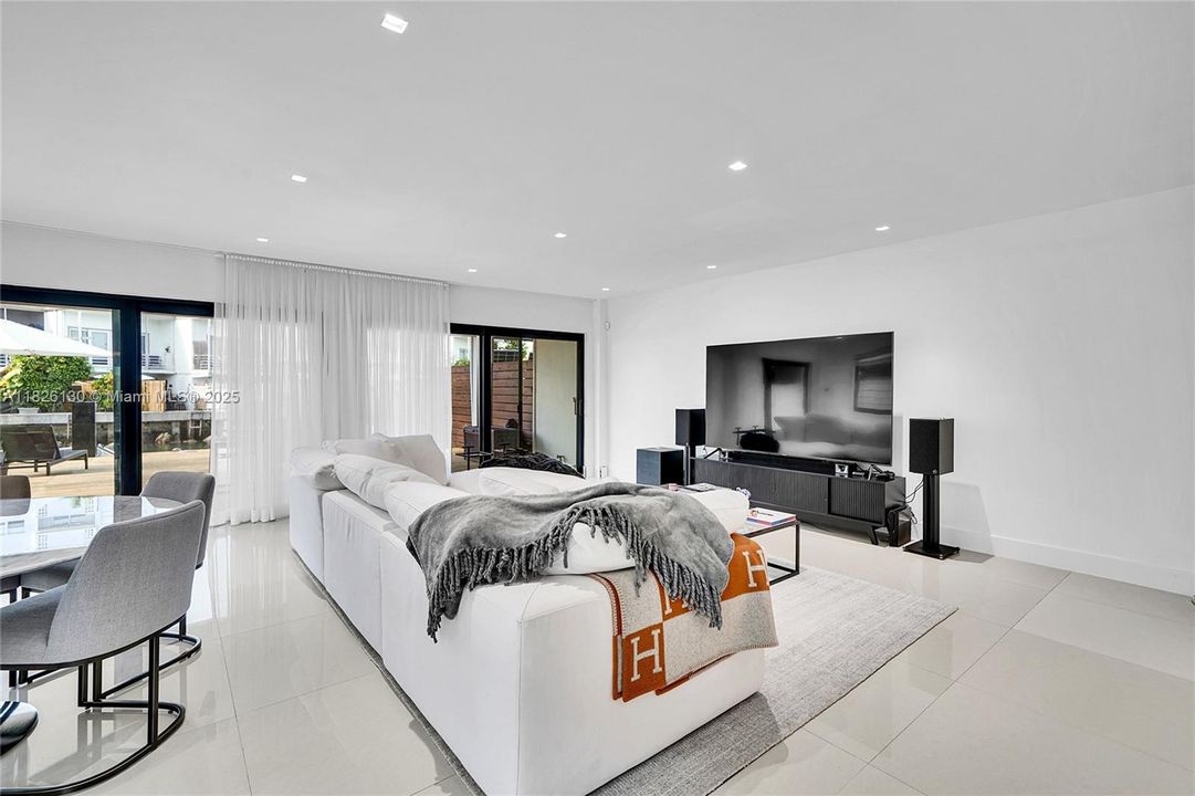 Recently Sold: $1,849,000 (3 beds, 3 baths, 1702 Square Feet)