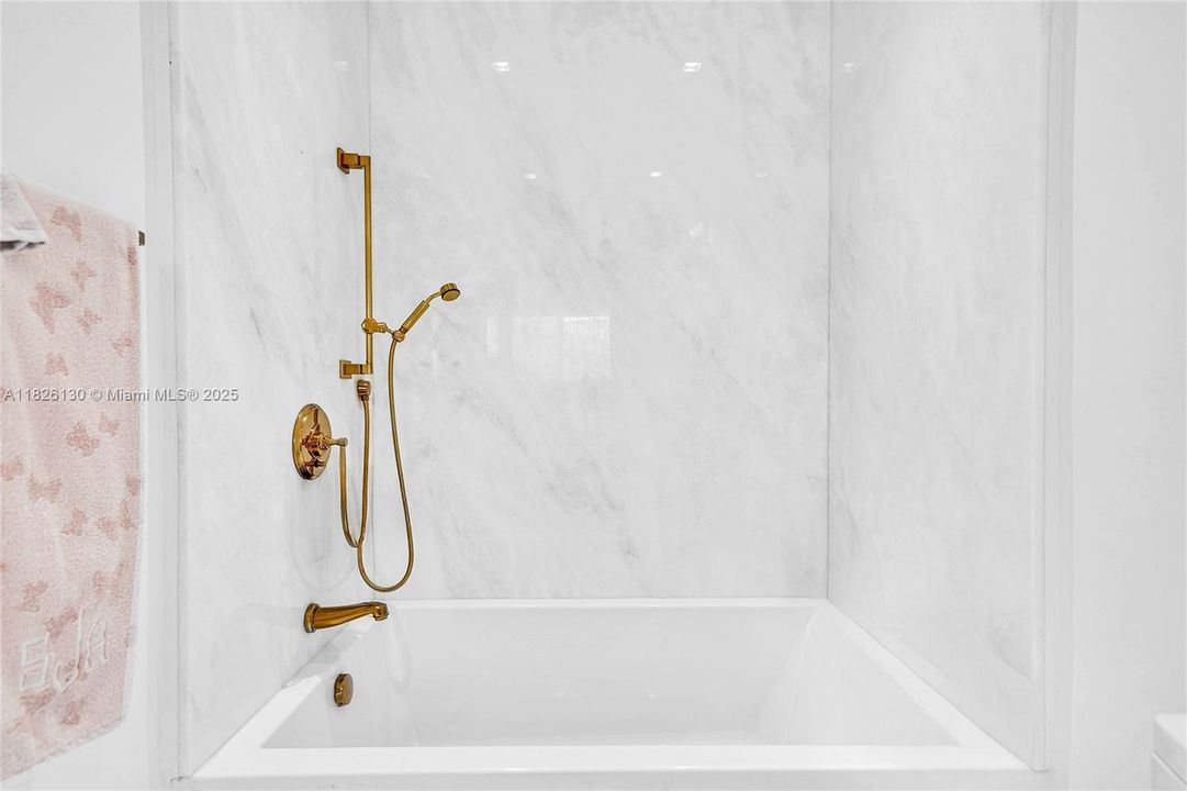 Recently Sold: $1,849,000 (3 beds, 3 baths, 1702 Square Feet)