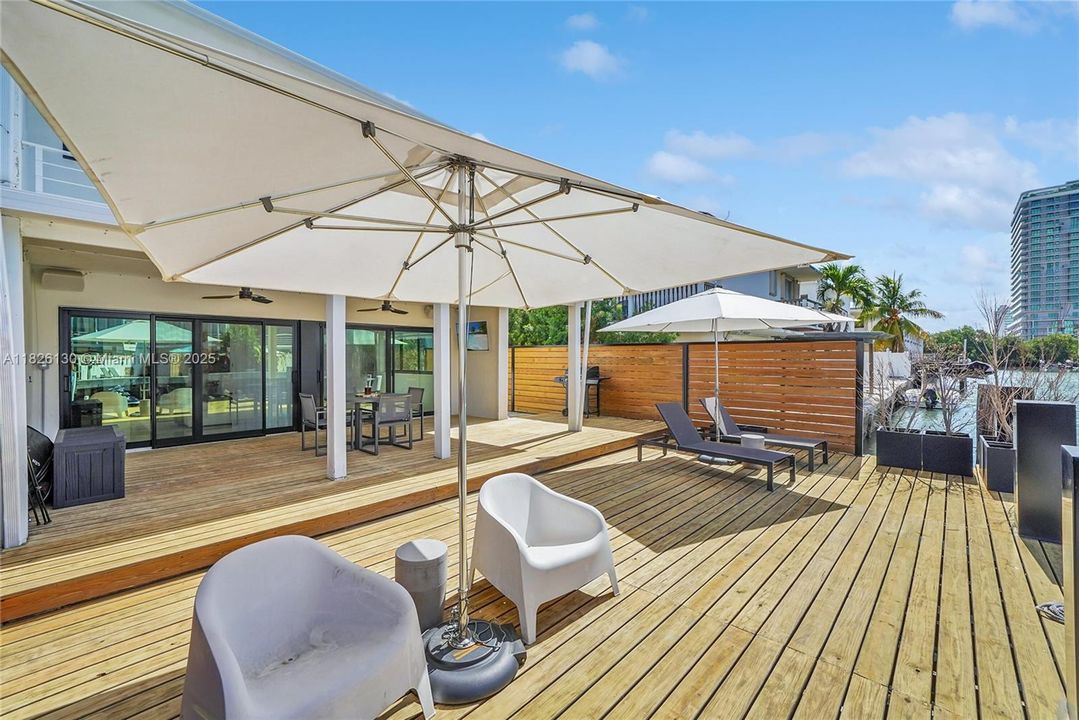 Recently Sold: $1,849,000 (3 beds, 3 baths, 1702 Square Feet)