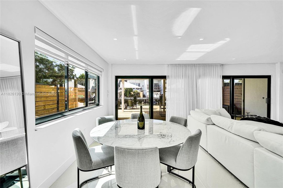 Recently Sold: $1,849,000 (3 beds, 3 baths, 1702 Square Feet)