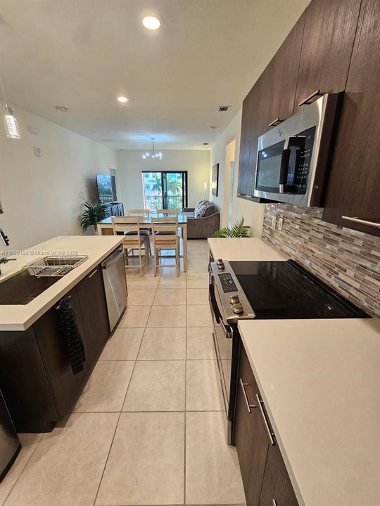 En Venta: $579,500 (3 camas, 2 baños, 1124 Pies cuadrados)