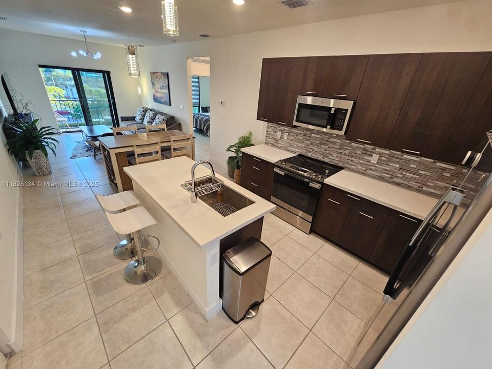 En Venta: $579,500 (3 camas, 2 baños, 1124 Pies cuadrados)