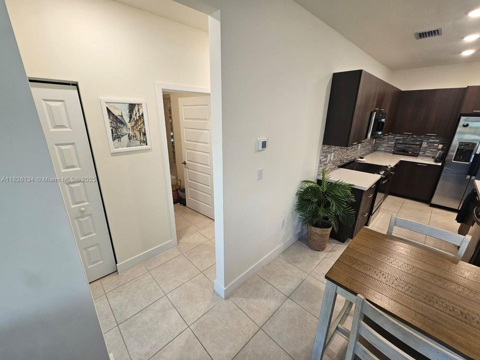 En Venta: $579,500 (3 camas, 2 baños, 1124 Pies cuadrados)