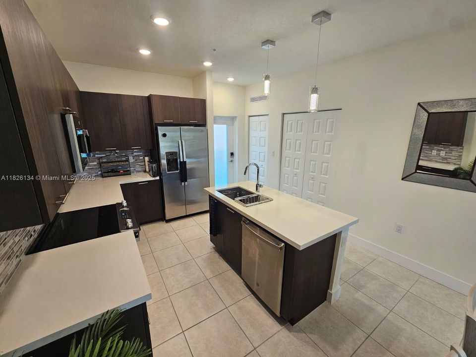 En Venta: $579,500 (3 camas, 2 baños, 1124 Pies cuadrados)