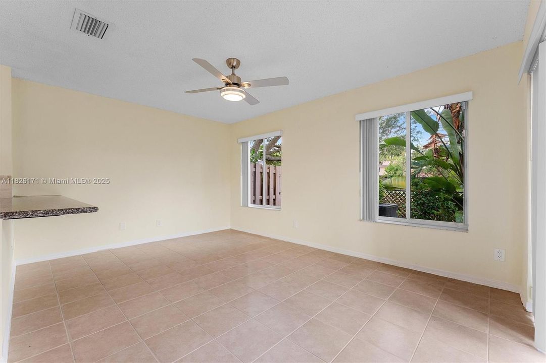 2nd Living room/sitting area