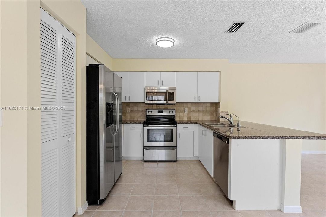 For Sale: $539,990 (4 beds, 2 baths, 1886 Square Feet)