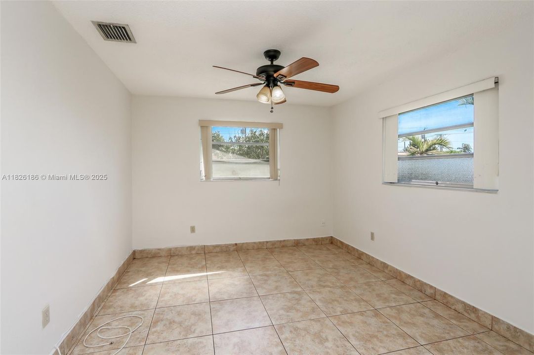 最近售出: $885,000 (0 贝兹, 0 浴室, 1929 平方英尺)